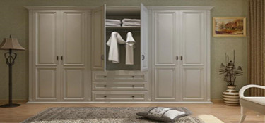 别墅装修定制衣柜和成品衣柜哪个更好？